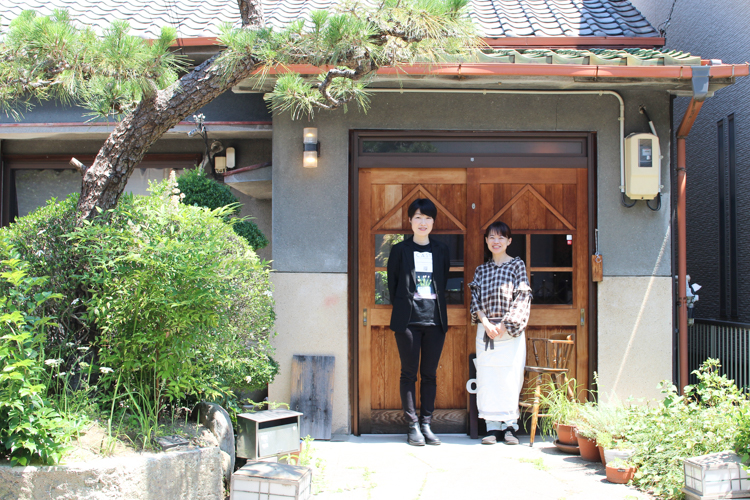 “老家咖啡館山田”的近澤和“R咖啡館”的店主Ryoko。