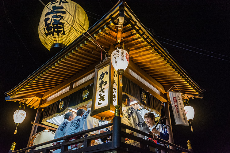 “Dance Yagura”安裝在舞蹈場地的中間。其中包括讓會場氣氛高漲的“領唱”和“伴奏者”