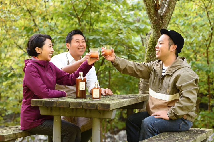 ぎふコーラを作った3人（左：泉野かおりさん、中央：片山治さん、右：四井智教さん）