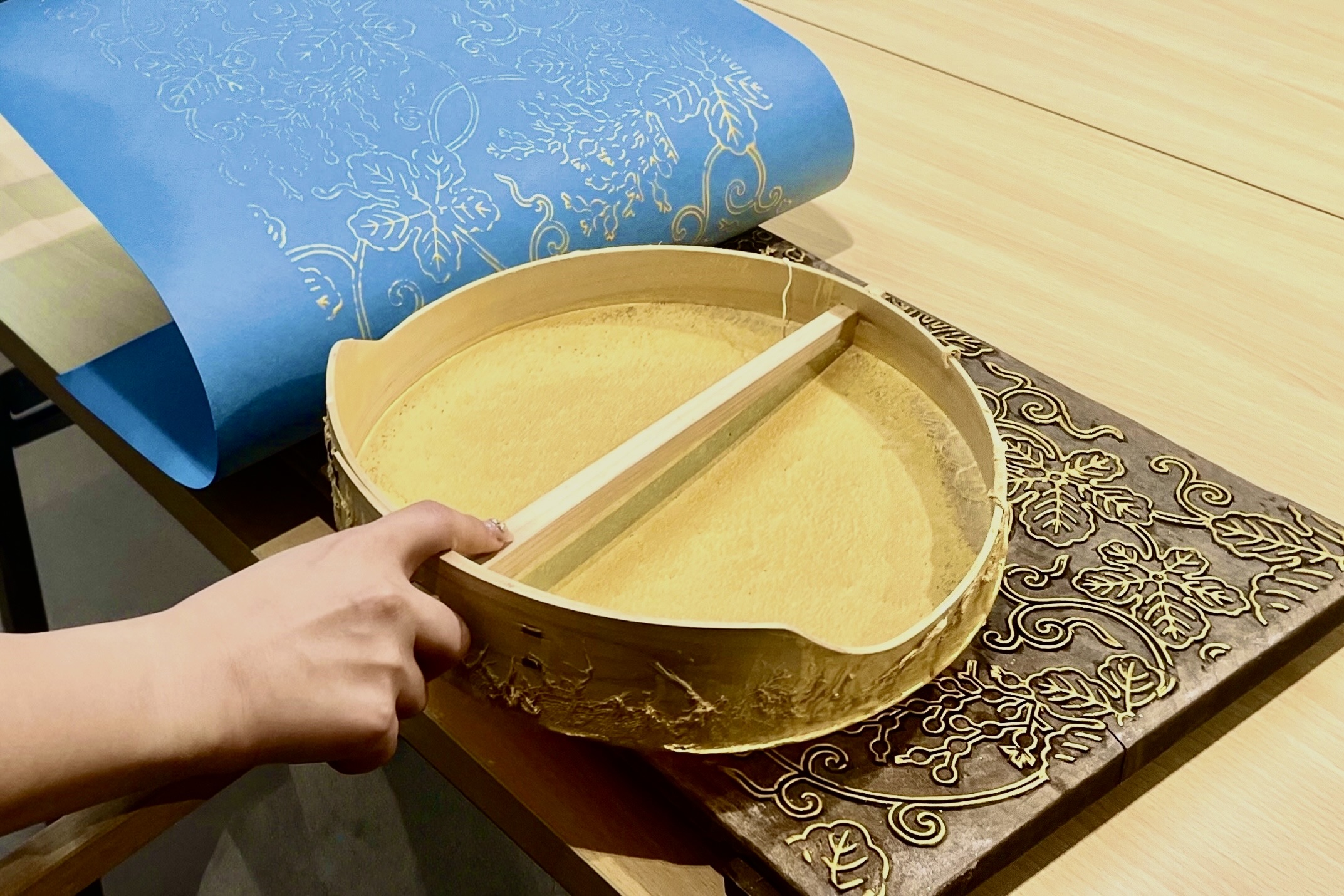 平安の美意識を、暮らし彩る一枚に。「京からかみ」で紡ぐ旅の記憶