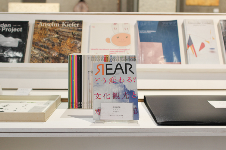 相關書籍也將與作品一起展出