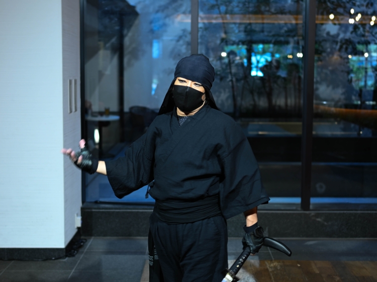 Yujyu Tomeda負責導演和出現忍者秀活動
