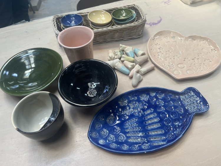 可以通過“米澤工作室”的陶瓷體驗制作的作品樣本