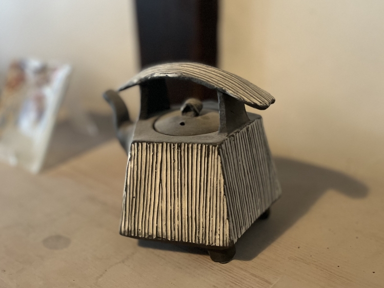 米澤先生的作品“ZEBRA-POT (斑馬鍋) ”具有現代氣息