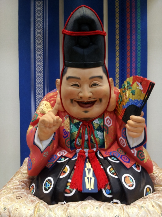 館内に飾られている迫力ある博多人形の「福の神」 