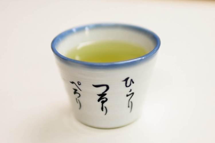 正如“更科總店”中形容扁面條的詞語