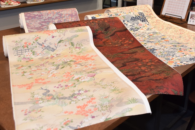 恢復了佈匹的和服。它很漂亮，你無法想象它是一個廢物