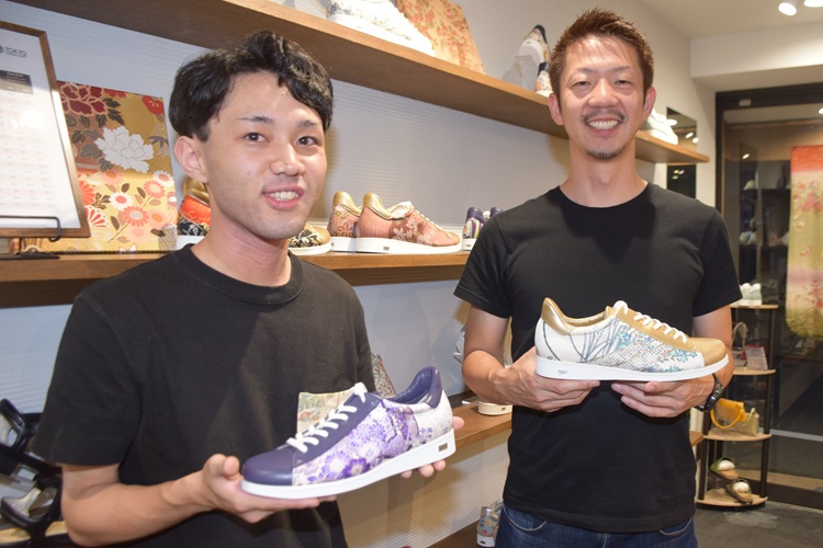 Kobayashi Ryo經理 (左) 和Kawamura先生 (右)