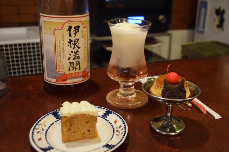 透明的粉紅色很可愛“成人忌廉蘇打” (中間)