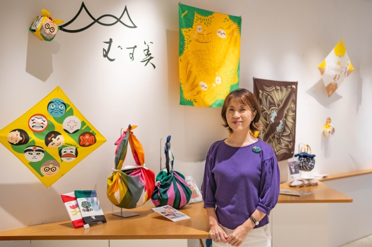 Etsuko Yamada先生是創始人一族，每天都作為宣傳負責人傳播“Musumi”的魅力