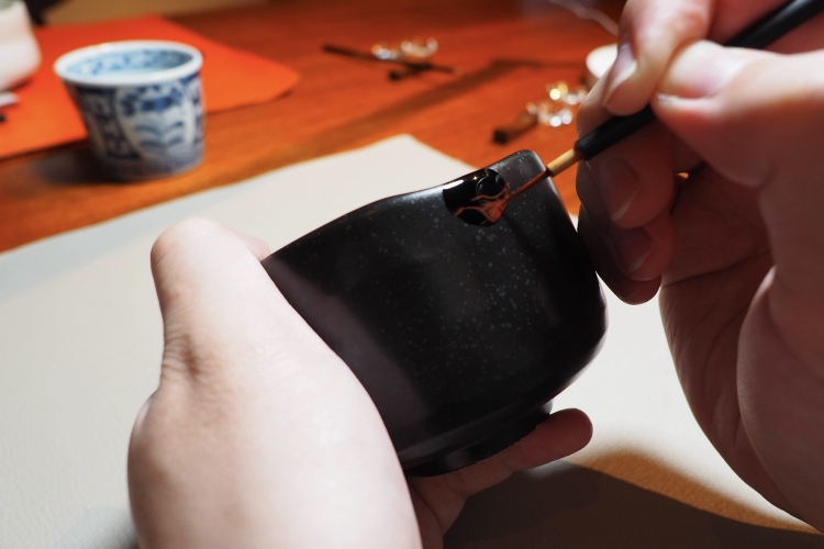 用瓣柄漆繪制原創圖案