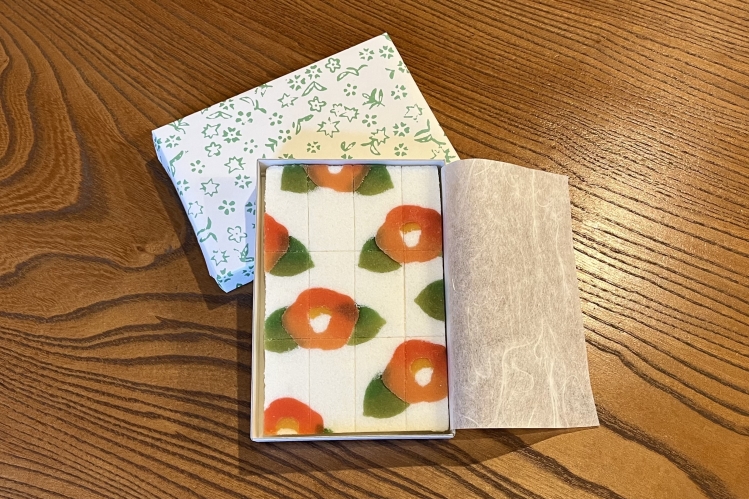 二月的圖案“山茶”被繪制的“押物”