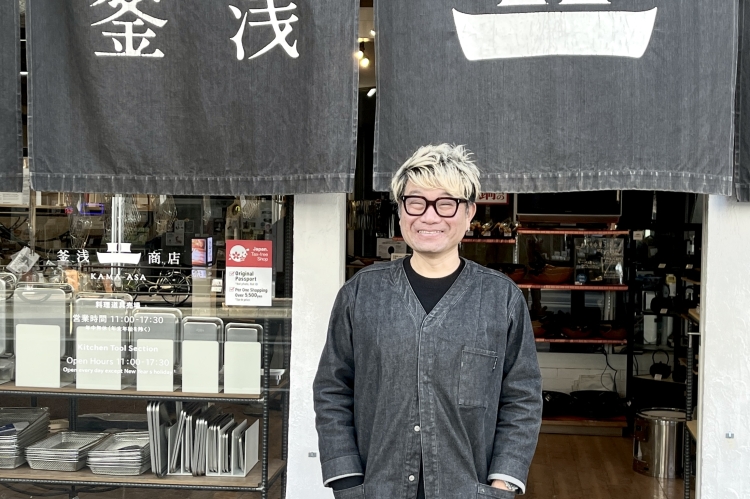Kumazawa代表，第四代“Kazasa shop”。在保持老店商譽的同時，推進面向下一代的改革
