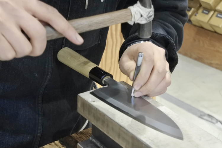 以外國顧客為中心，要求在菜刀上刻上“名字”的顧客也很多。