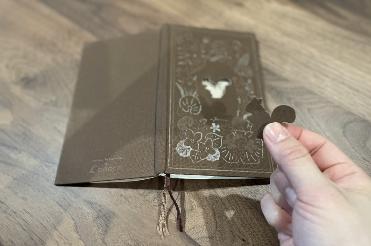 取下封面上的動物時會出現窗口的說明“北海道之窗”系列