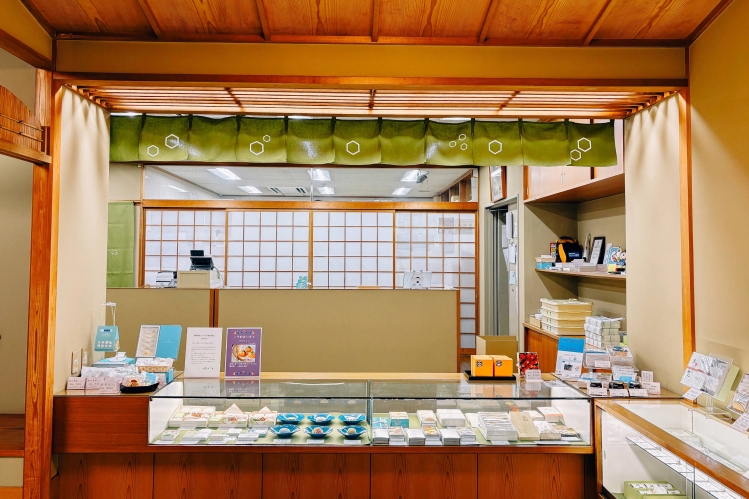 經營了130多年的“京都糕點司末富”店內