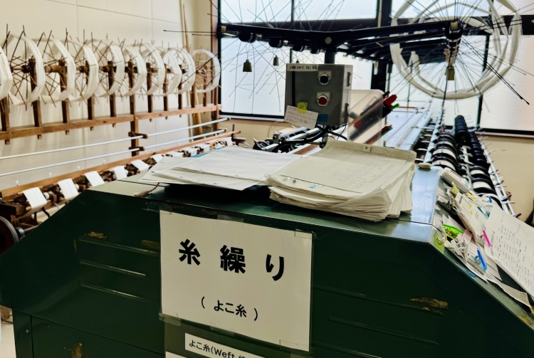 將染好的絲線重新卷成易於使用的形狀的工序“絲撚”