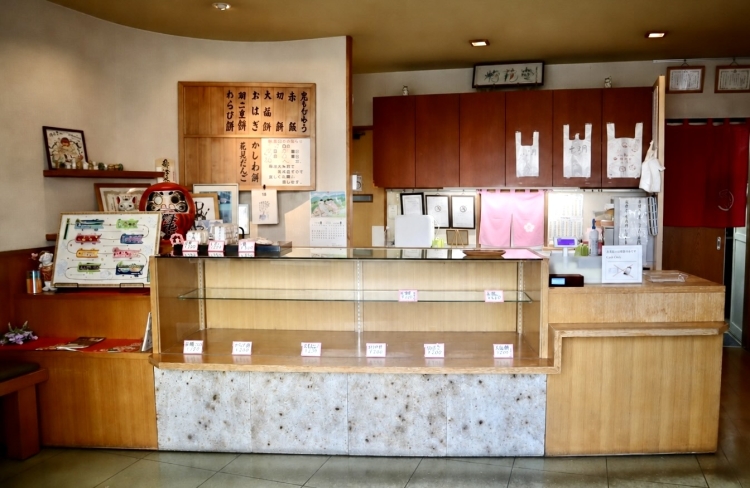 沒有歷史感,精雕細琢的店內。傍晚商品賣完的情況很多