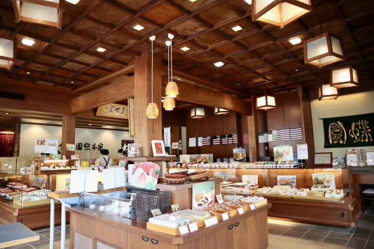 全部用櫸木建造的厚重店鋪，被認定為“大垣市景觀遺產”