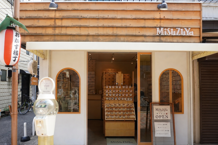 核桃紐扣工作室“MiSuZuYa”在市中心的購物街設有商店