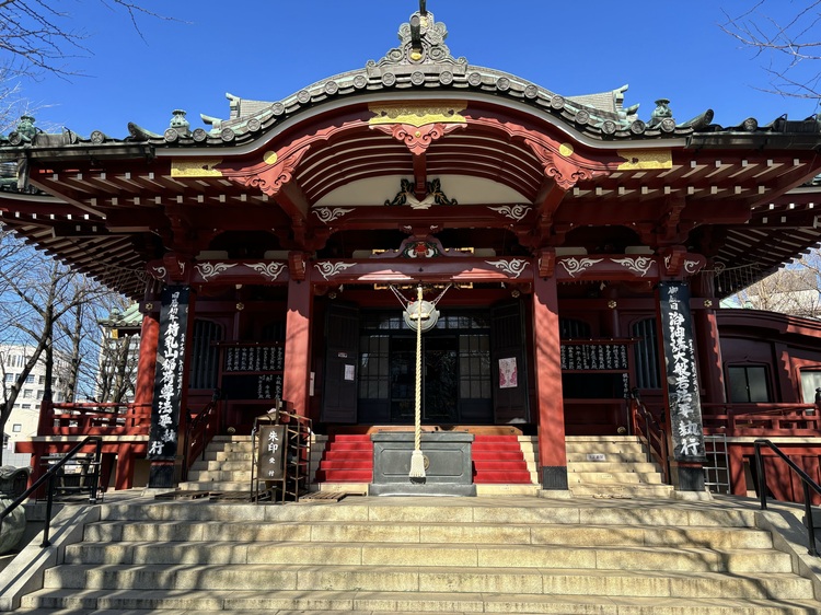 自古以來深受淺草居民喜愛的蘿蔔為象徵的寺院“待乳山本龍院”